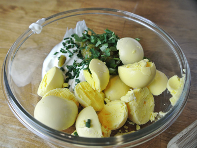 Green-Chile-Deviled-Eggs-4