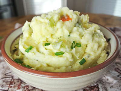 Green-Chile-and-Cheddar-Mashed-Potatoes-13
