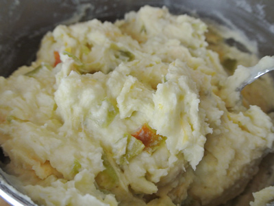 Green-Chile-and-Cheddar-Mashed-Potatoes-9